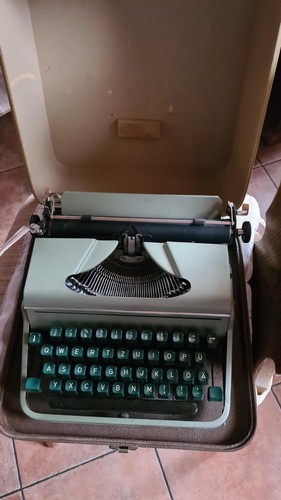 Antike schreibmaschine - schreibmaschine, ca