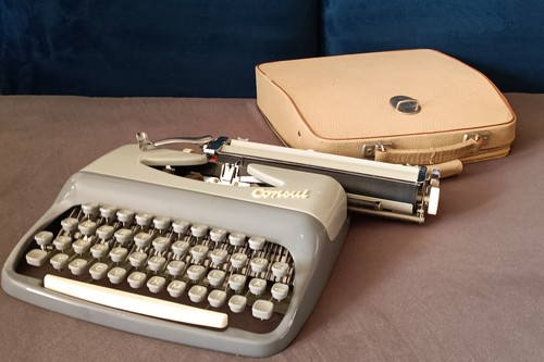 Vintage reiseschreibmaschine - vintage,