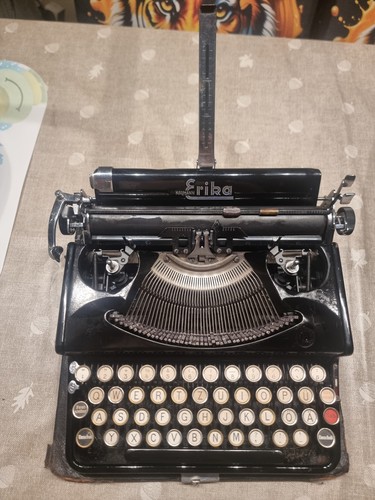 Alte schreibmaschine erika - schreibmaschine,